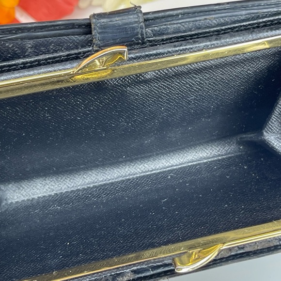 Vintage Black Epi Leather Louis Vuitton long Kiss snap Wallet - Picture 8 of 15